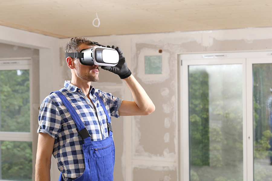 Handwerker mit VR-Brille